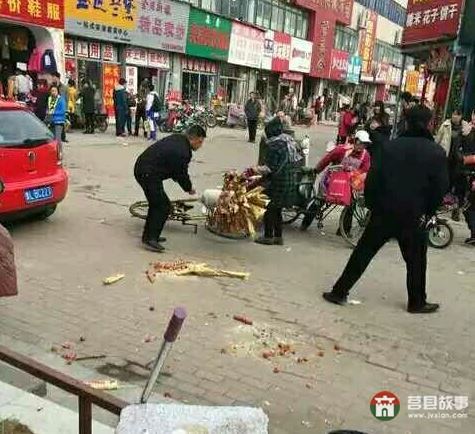 山東日照太陽(yáng)城貌似城管暴力執(zhí)法！真讓人寒心