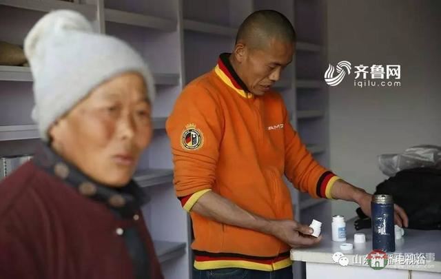 哥哥下落不明，和媳婦離婚，日照小伙帶精神病媽媽打工六年……想有個(gè)家！